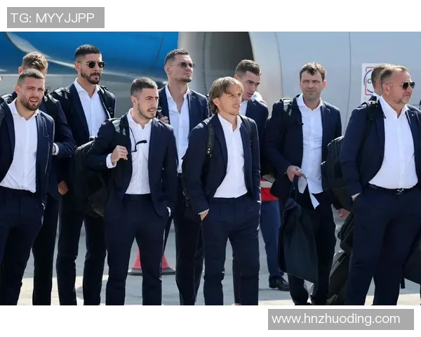 卡塔尔足球明星男模揭晓他在时尚界的精彩表现与运动生涯的完美结合 卡塔尔足球明星男模揭晓他在时尚界的精彩表现与运动生涯的完美结合