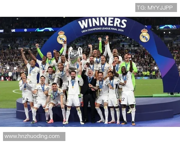 德国足球明星斯的辉煌历程与对足球的深刻影响分析 德国足球明星斯的辉煌历程与对足球的深刻影响分析